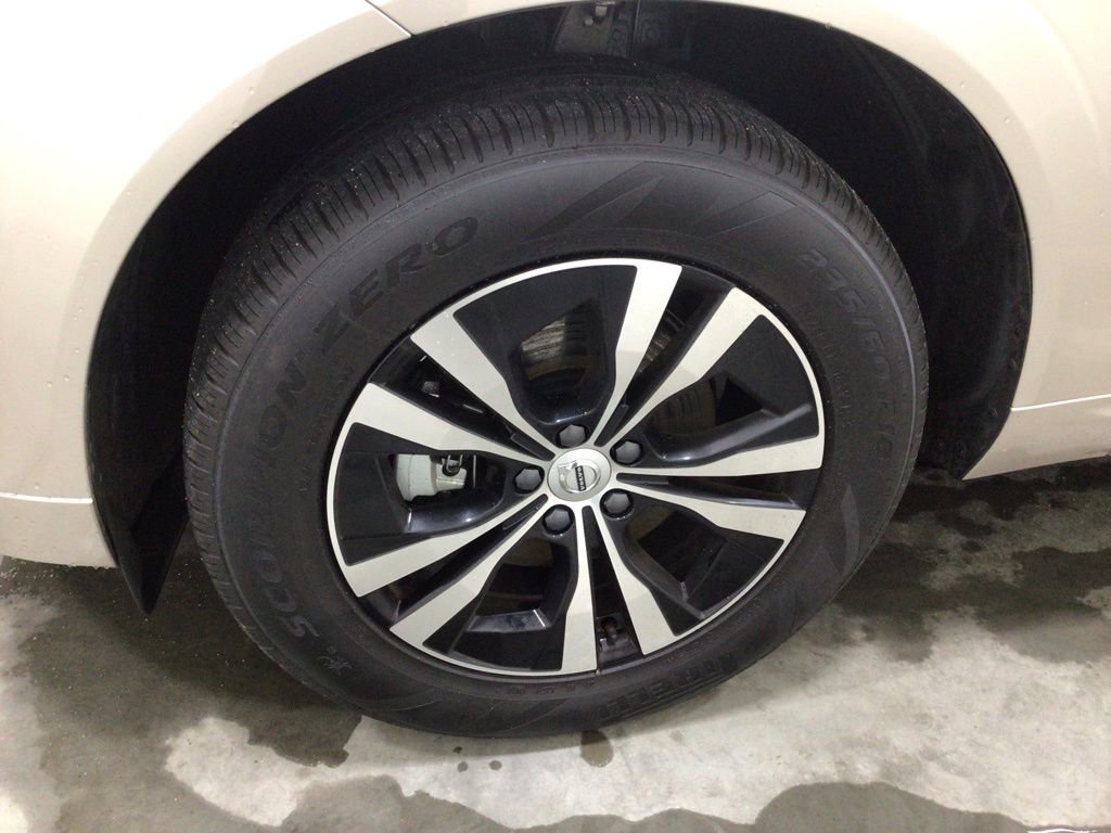 Used 2025 Volvo XC60 B5 Core image 7