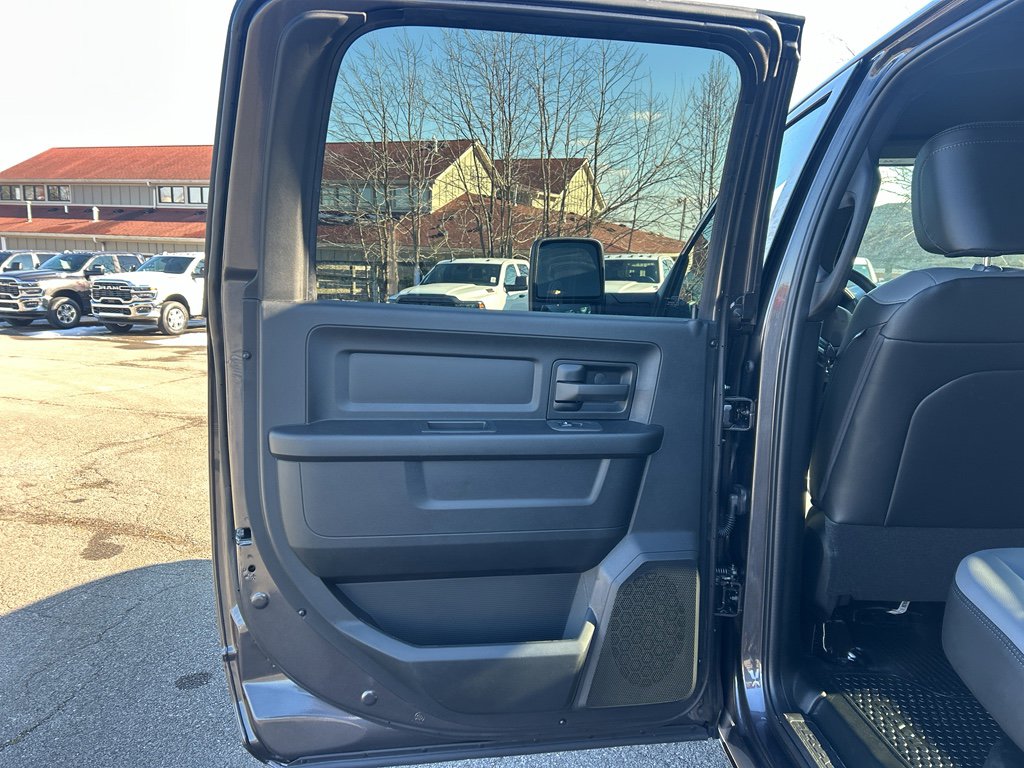 New 2026 RAM 2500 Tradesman w/ Chrome Appearance Group AWD/4WD image 18