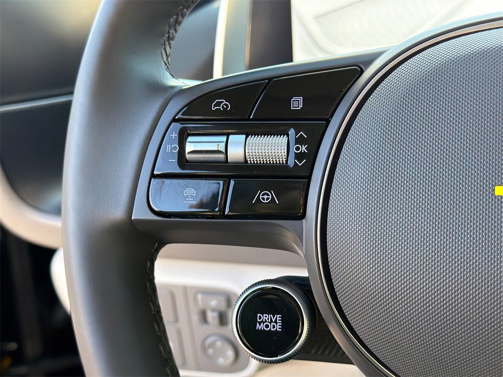 Used 2025 Hyundai Ioniq 6 Limited image 25