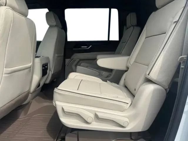 New 2026 GMC Yukon XL Denali w/ LPO, Floor Liner Package AWD/4WD image 17