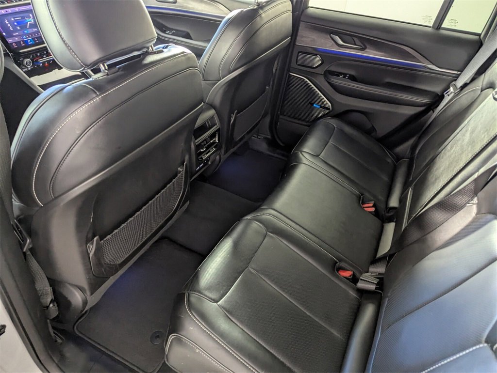 Used 2023 Jeep Grand Cherokee Overland image 15