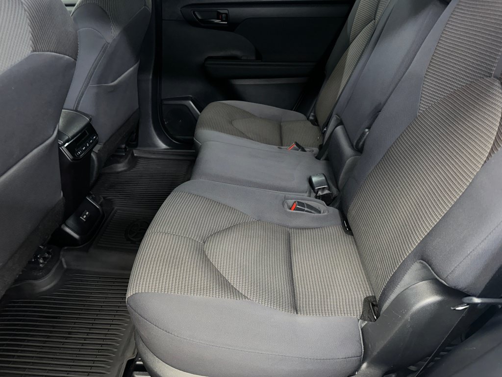 Used 2023 Toyota Highlander L FWD image 16