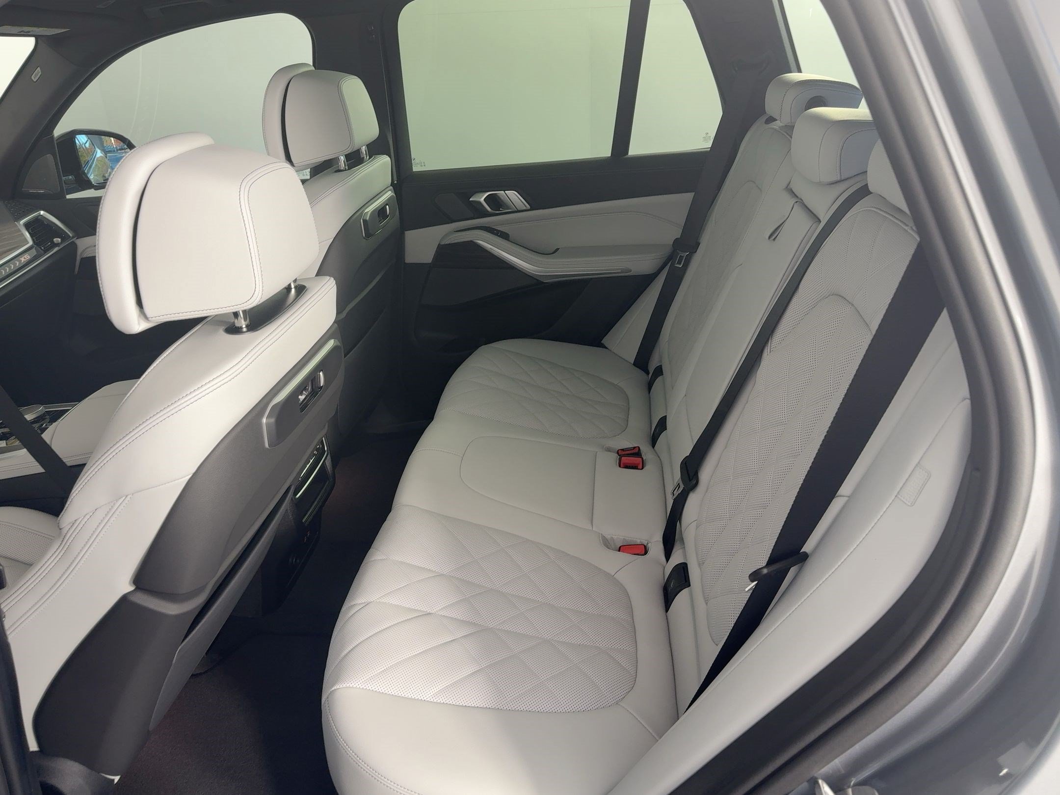 New 2026 BMW X5 xDrive40i w/ M Sport Package AWD/4WD image 13