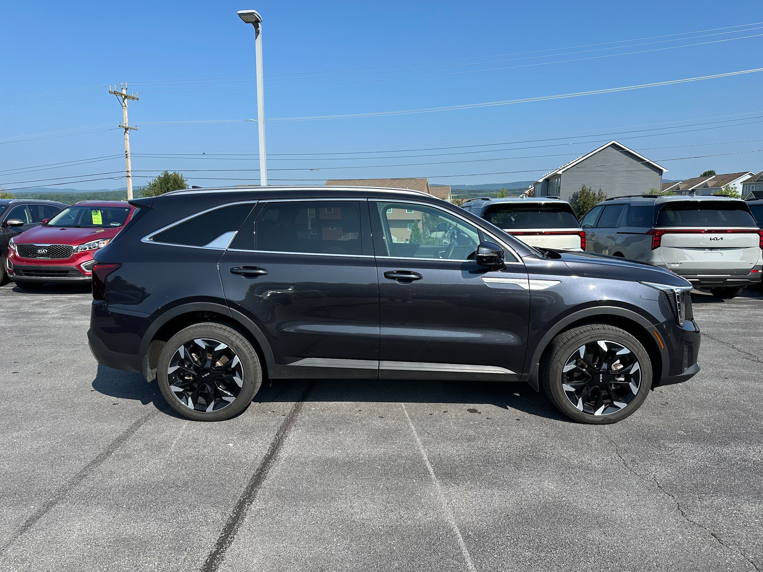 Used 2025 Kia Sorento EX w/ Panoramic Sunroof Package AWD/4WD image 4