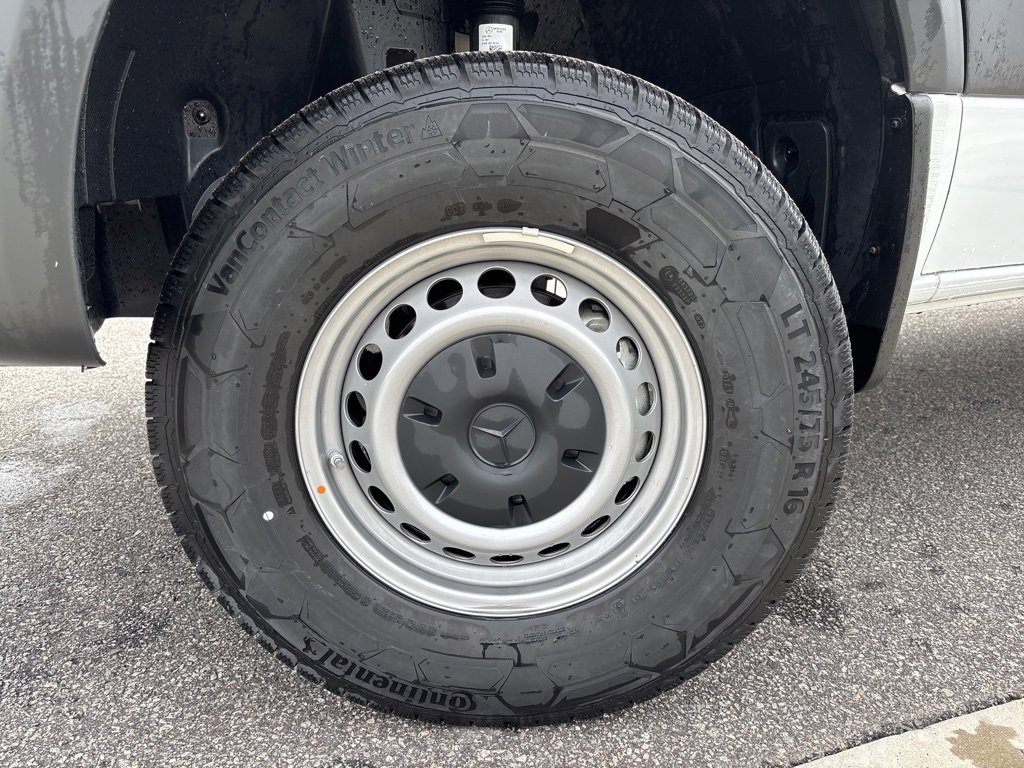 Used 2024 Mercedes-Benz Sprinter 2500 image 12