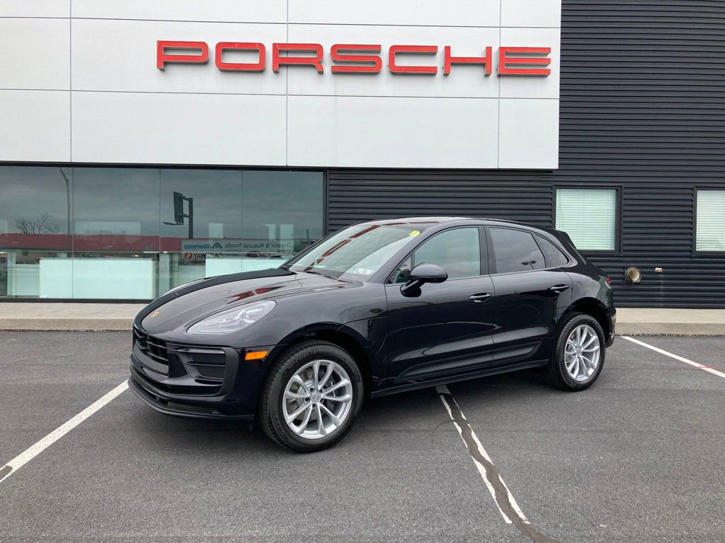 Used 2025 Porsche Macan image 1