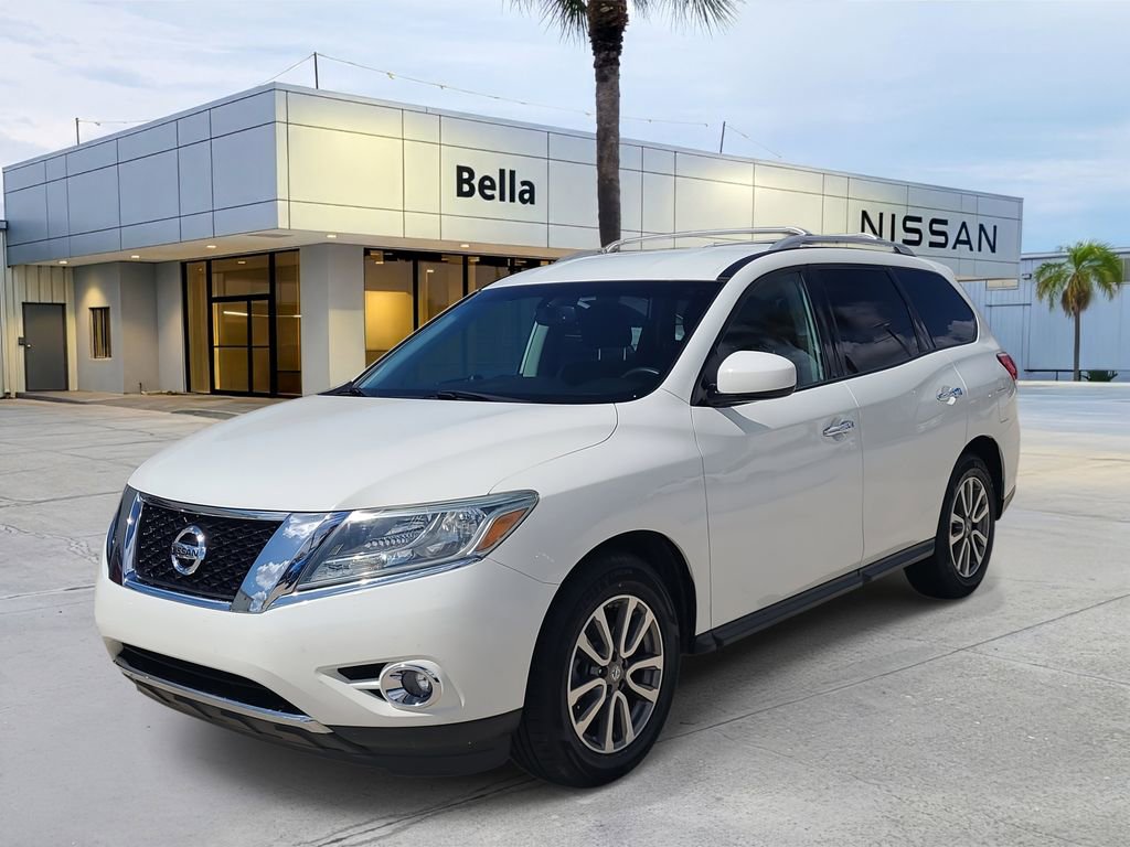 Used 2016 Nissan Pathfinder SV image 1