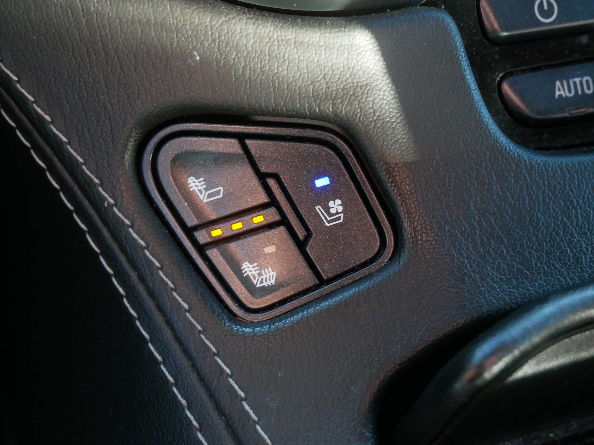 Used 2019 Chevrolet Tahoe Premier w/ Premier Plus Edition AWD/4WD image 35
