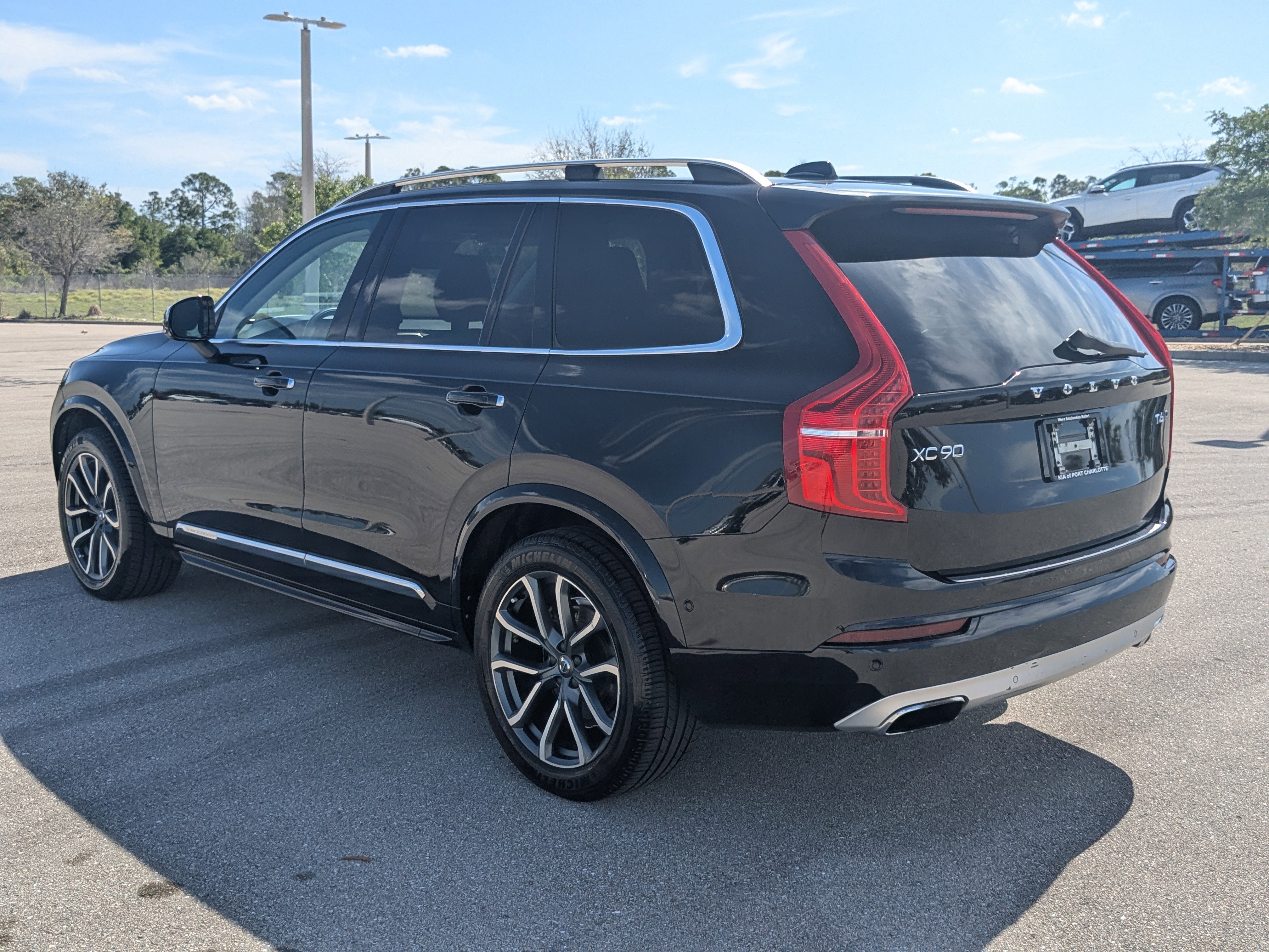 Used 2017 Volvo XC90 T6 Momentum w/ Vision Package image 7