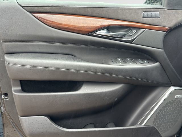 Used 2020 Cadillac Escalade Luxury w/ Escalade Sport Edition image 20