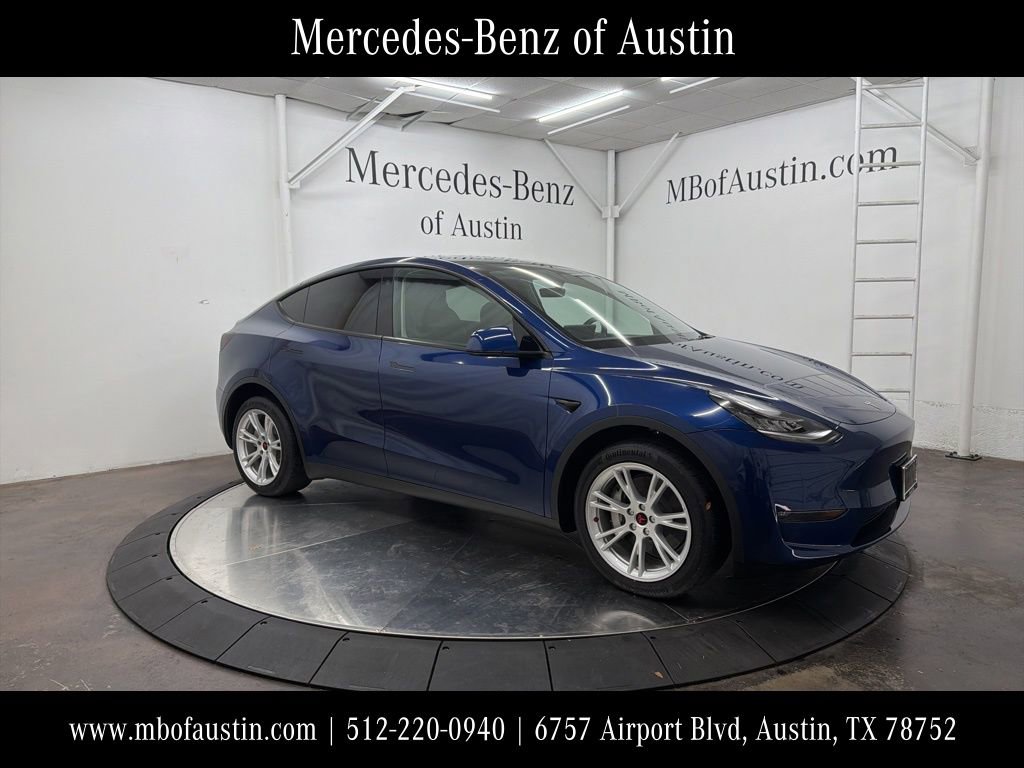 Used 2022 Tesla Model Y Long Range AWD/4WD image 1
