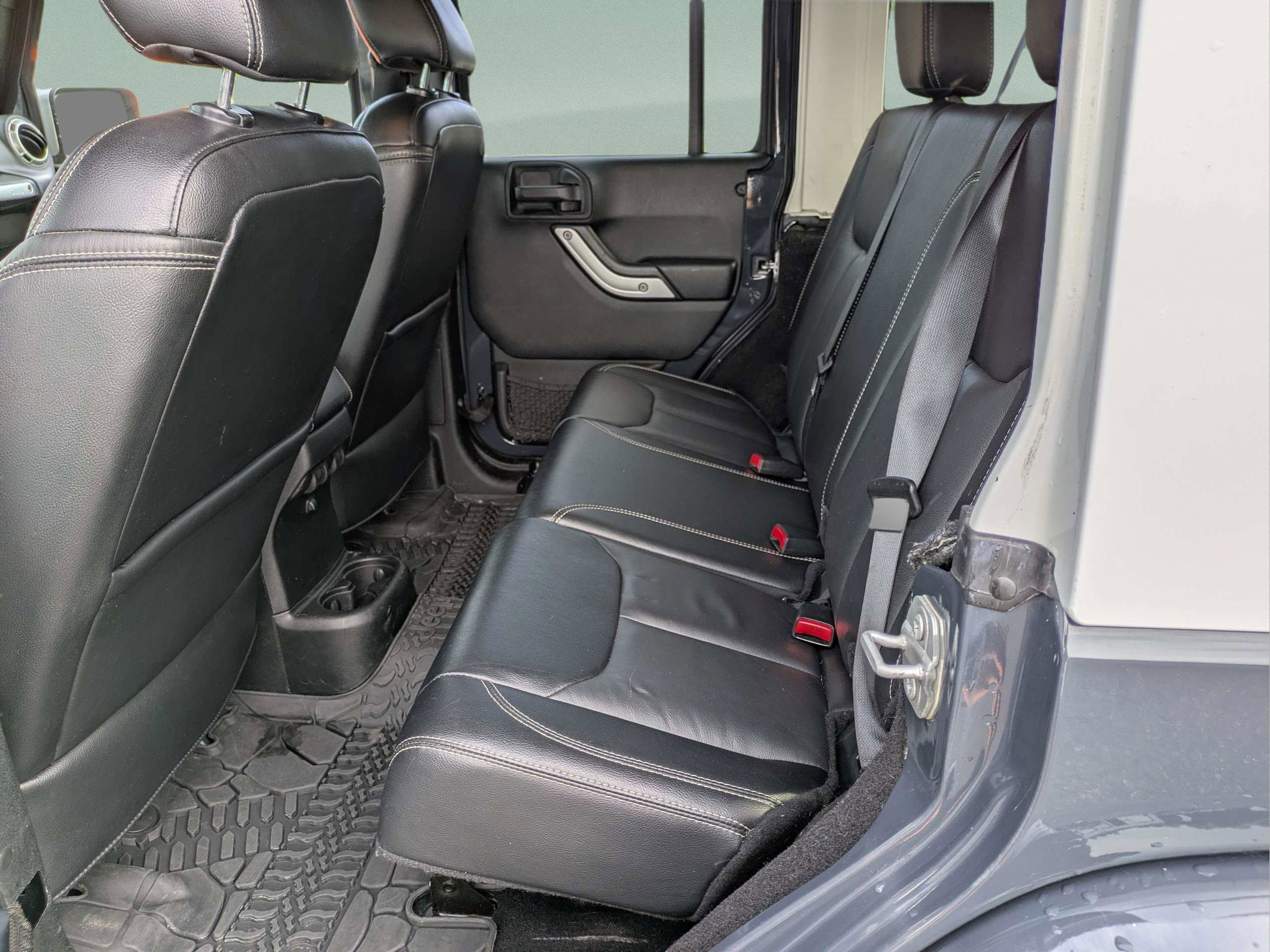 Used 2017 Jeep Wrangler Unlimited Sahara w/ Quick Order Package 24E Chief AWD/4WD image 10