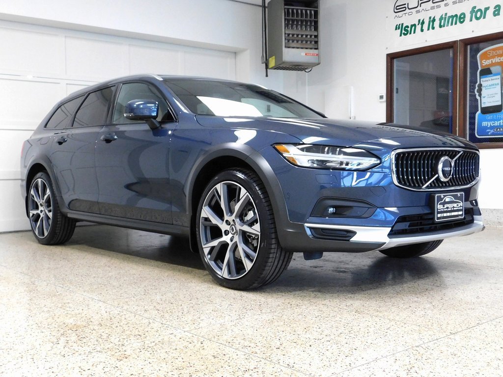 Used 2026 Volvo V90 B6 Cross Country Ultra image 3