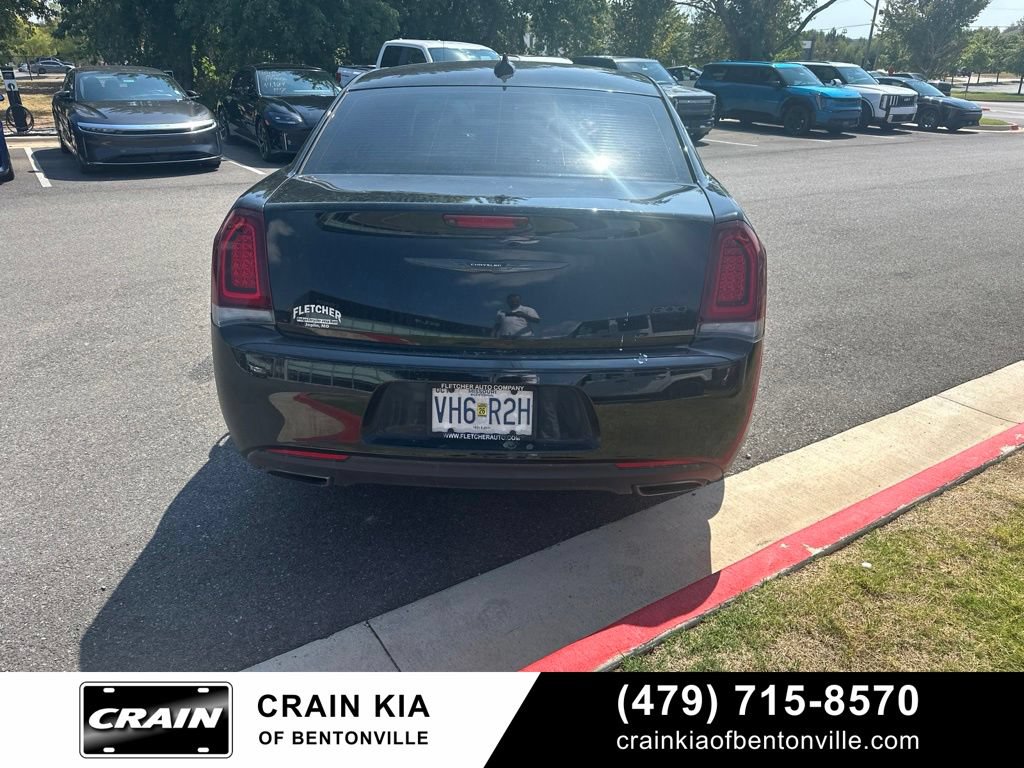Used 2022 Chrysler 300 Touring w/ Sport Appearance Package RWD image 8