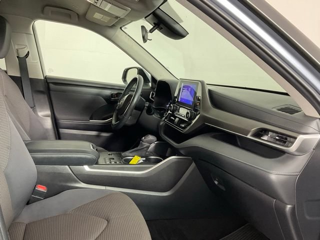 Used 2023 Toyota Highlander LE FWD image 20