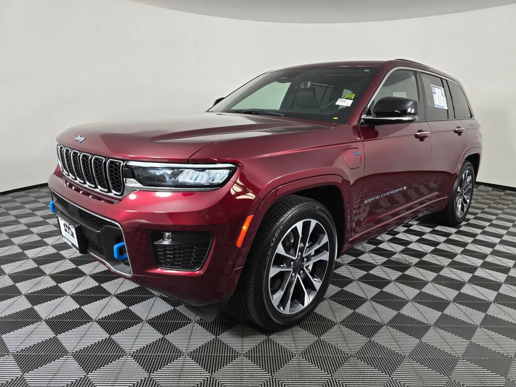 Used 2023 Jeep Grand Cherokee Overland w/ Luxury Tech Group IV AWD/4WD image 7