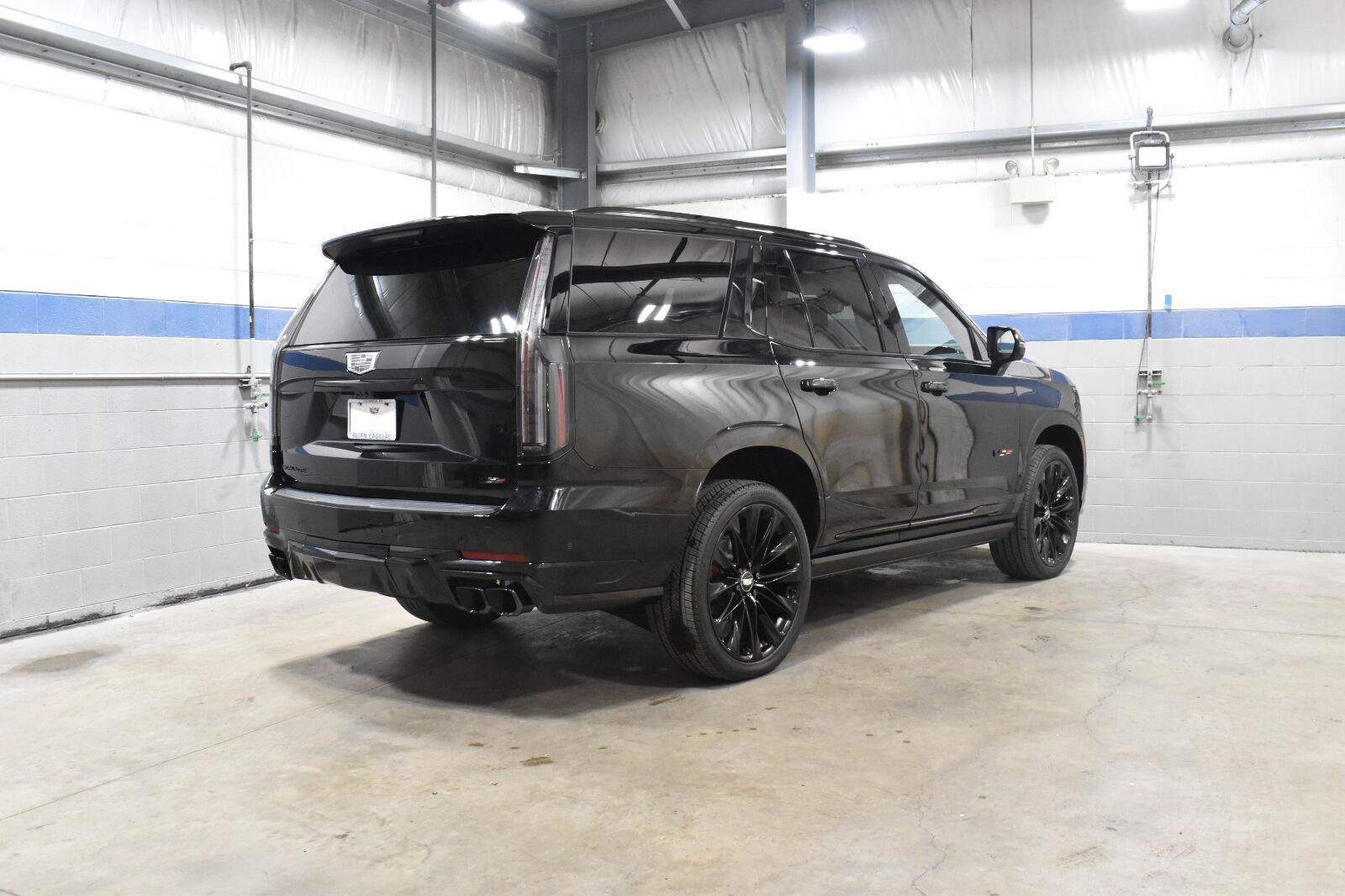 Certified 2026 Cadillac Escalade V w/ LPO, ONYX Package AWD/4WD image 29