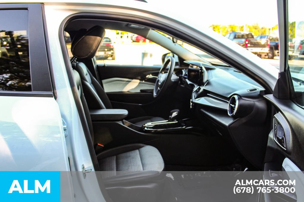 Used 2025 Chevrolet Trax LT FWD image 20