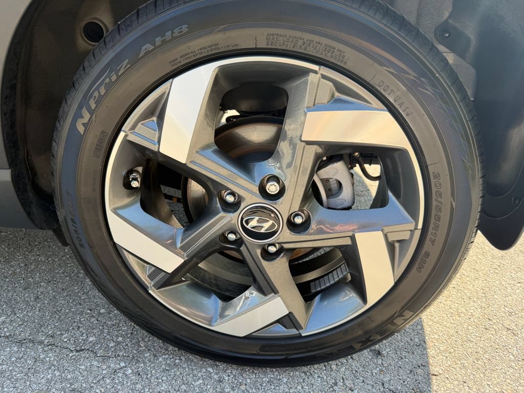 Used 2023 Hyundai Venue SEL FWD image 28