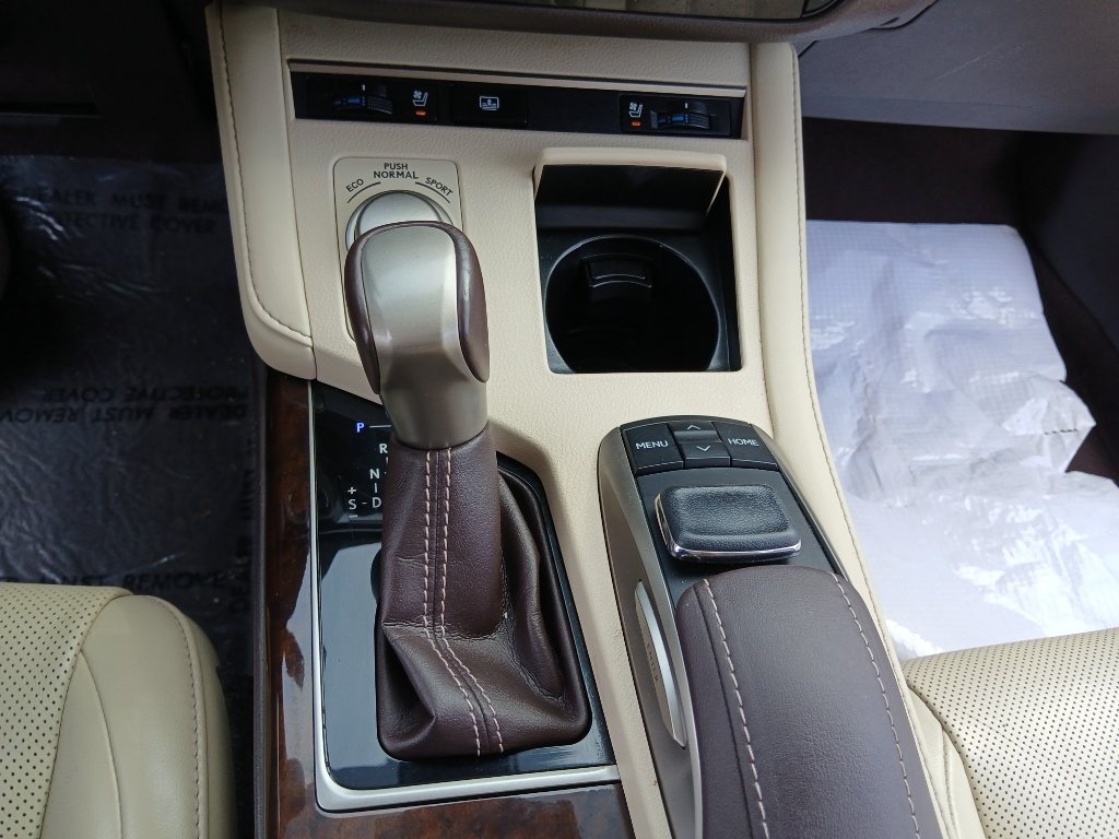 Used 2016 Lexus ES 350 w/ Luxury Package w/Wood Trim FWD image 17
