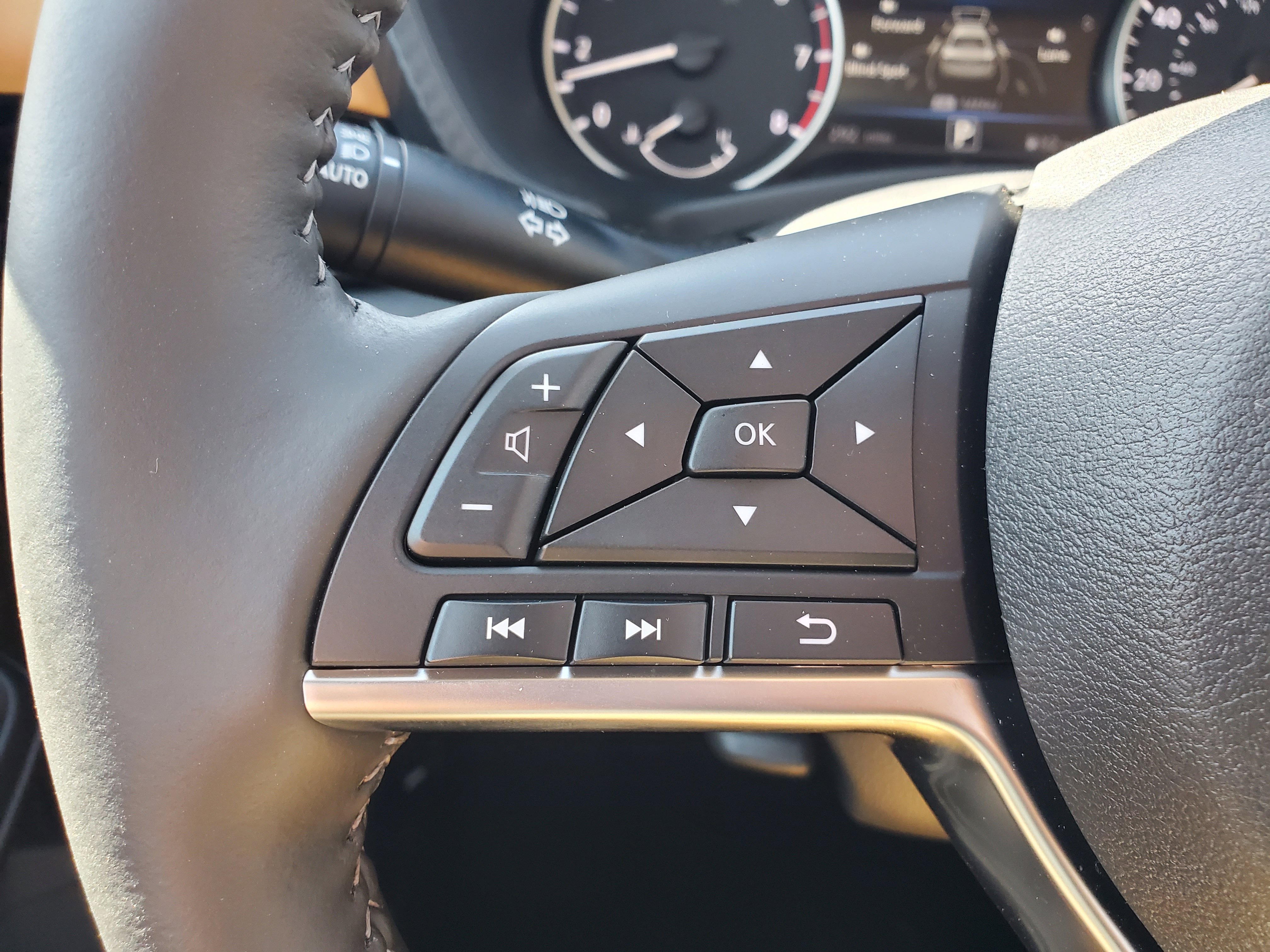 New 2025 Nissan Sentra SV w/ SV Premium Package image 16