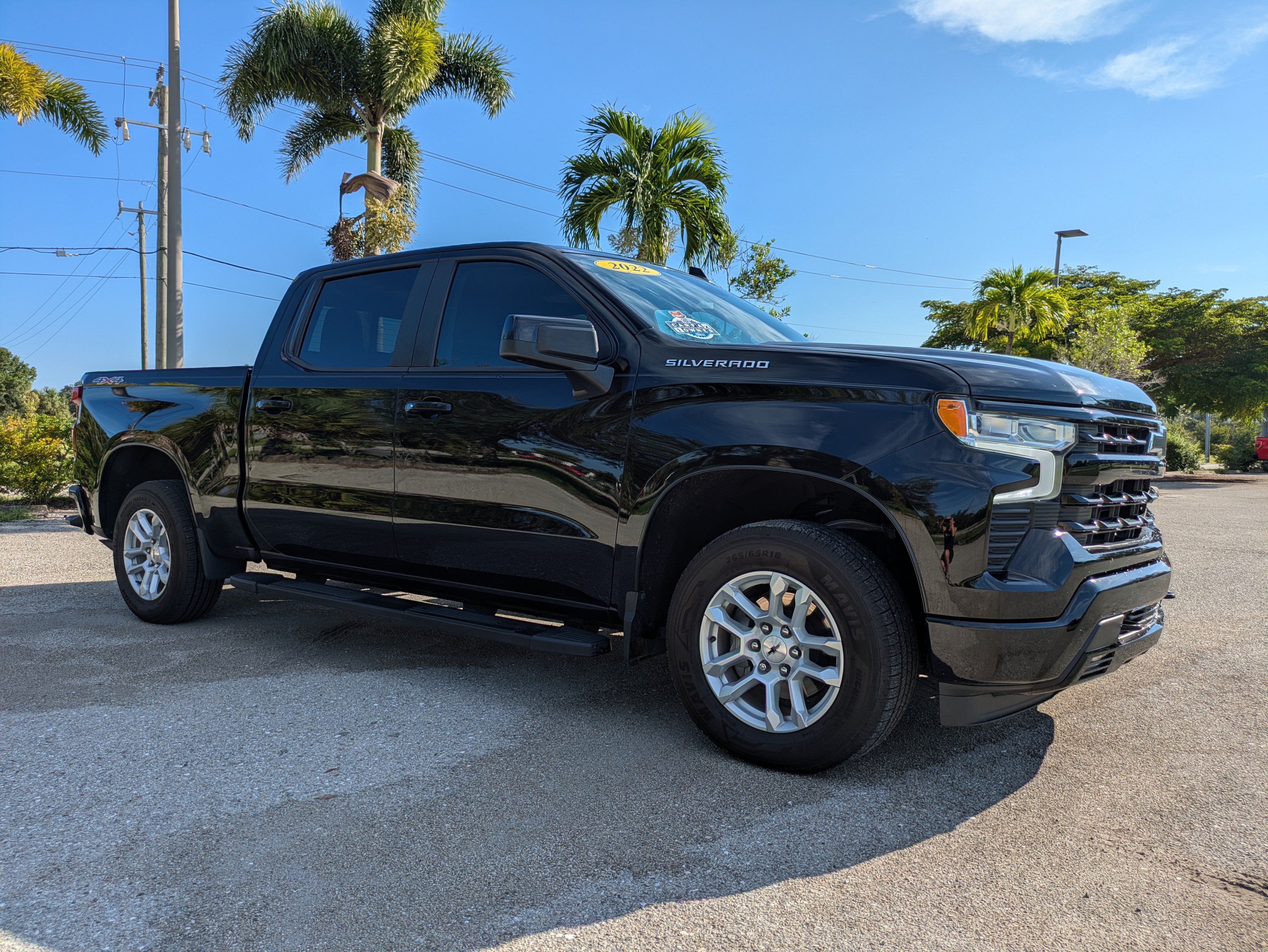 Used 2022 Chevrolet Silverado 1500 RST w/ Convenience Package II AWD/4WD image 2