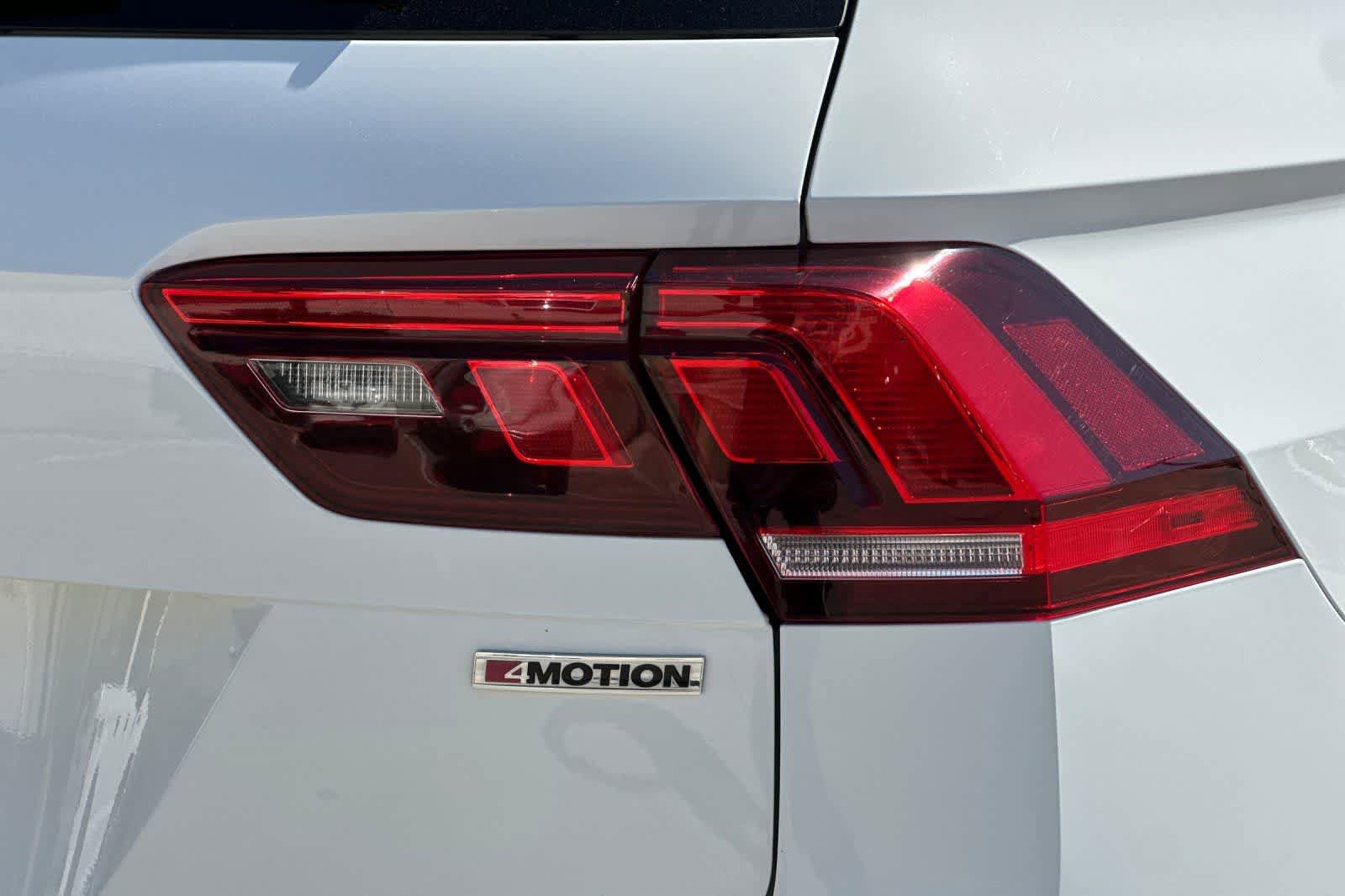 Used 2020 Volkswagen Tiguan SE AWD/4WD image 35