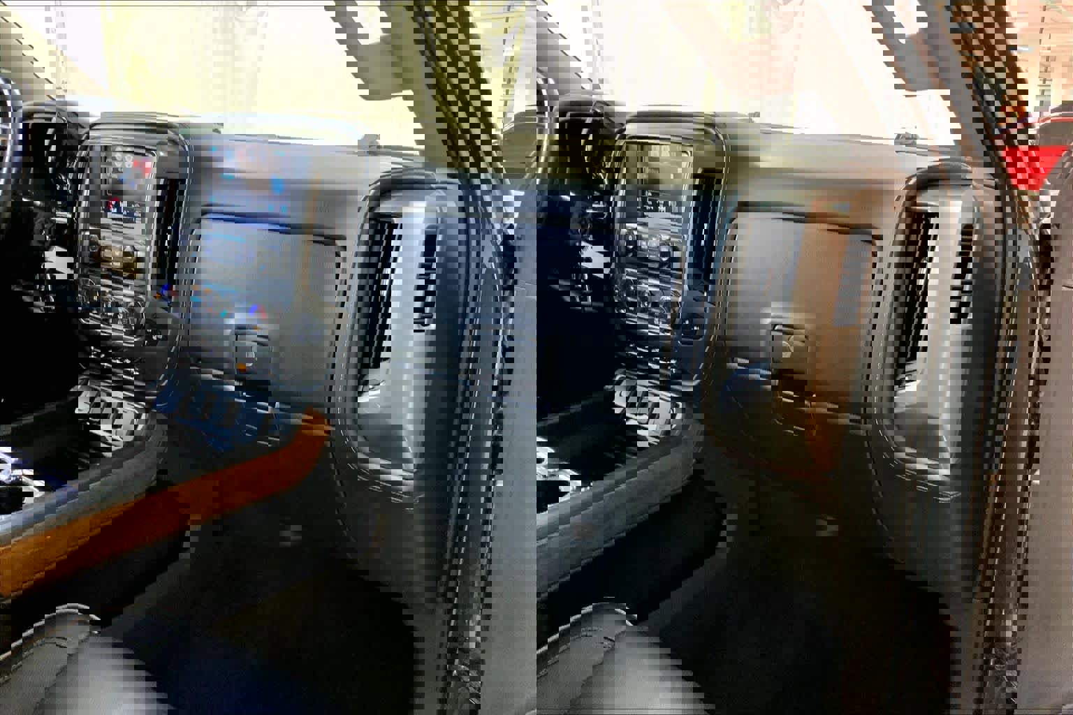 Used 2018 Chevrolet Silverado 1500 High Country image 18