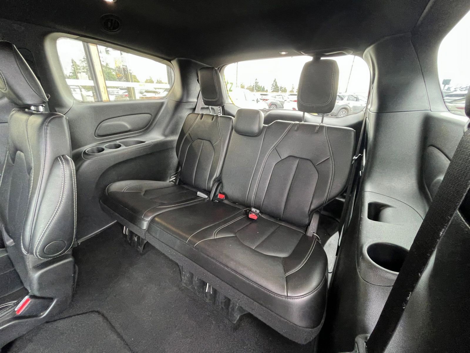 Used 2025 Chrysler Pacifica Select image 31