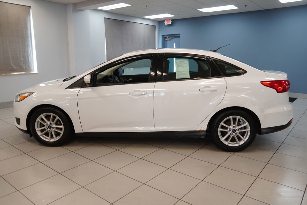 Used 2015 Ford Focus SE FWD image 2
