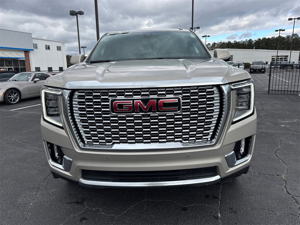 Used 2021 GMC Yukon Denali w/ Denali Premium Package image 3
