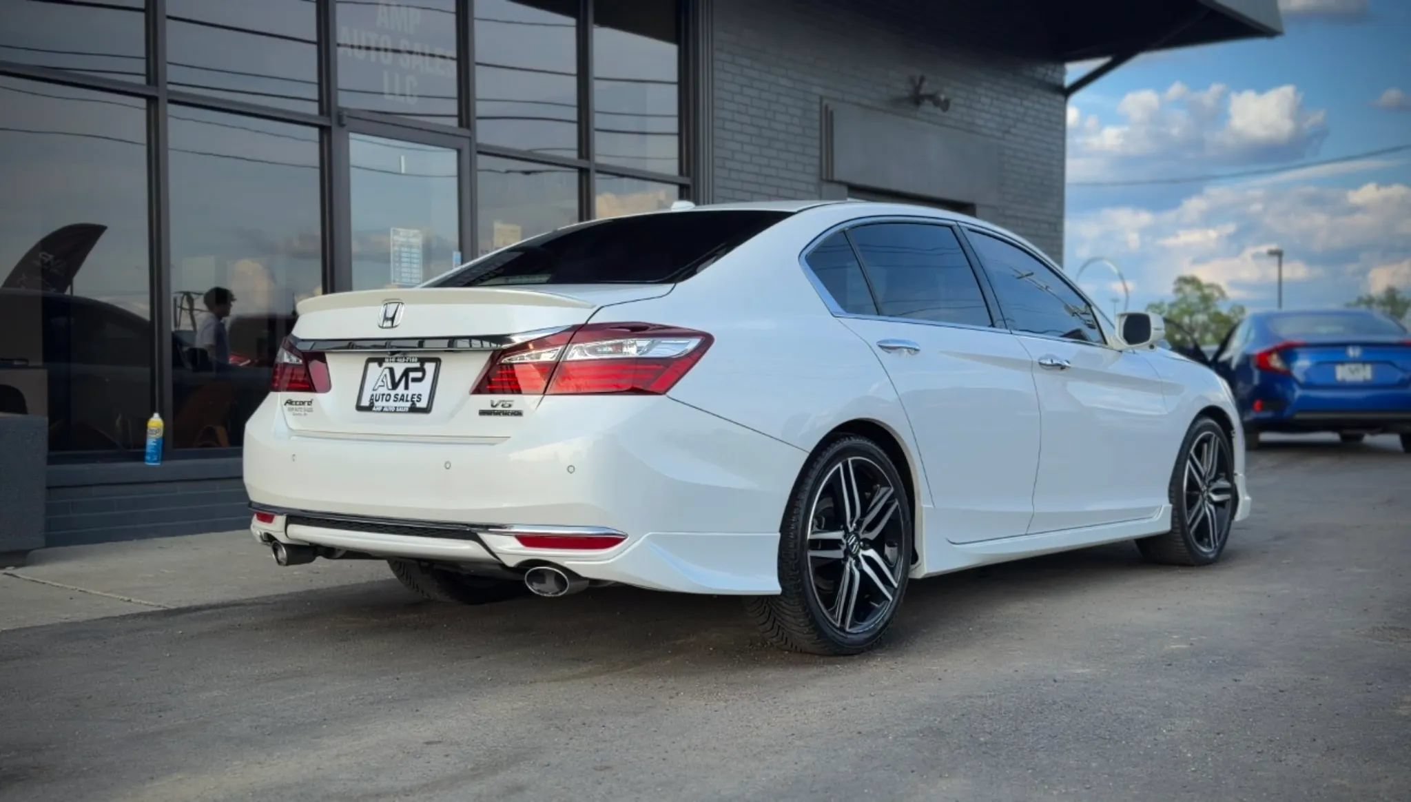 Used 2016 Honda Accord Touring image 3