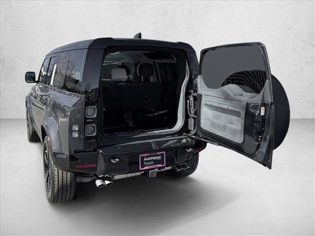 Used 2025 Land Rover Defender 110 V8 image 7