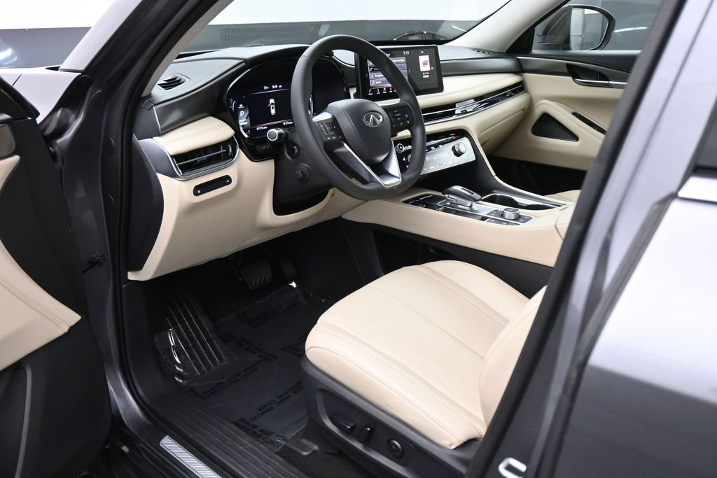 Used 2023 INFINITI QX60 Luxe w/ Cargo Package FWD image 2