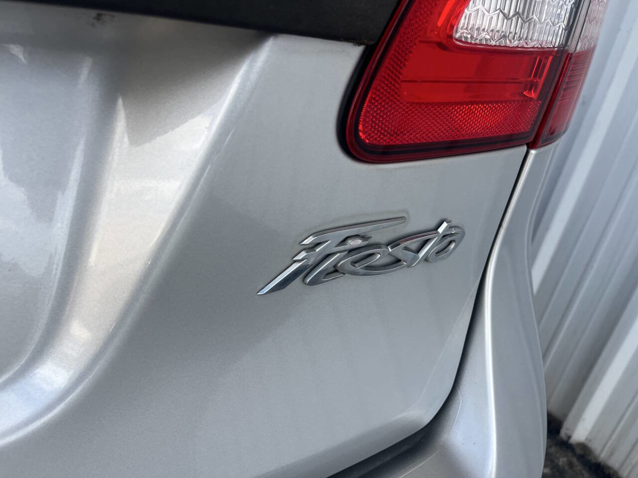 Used 2013 Ford Fiesta SE image 28