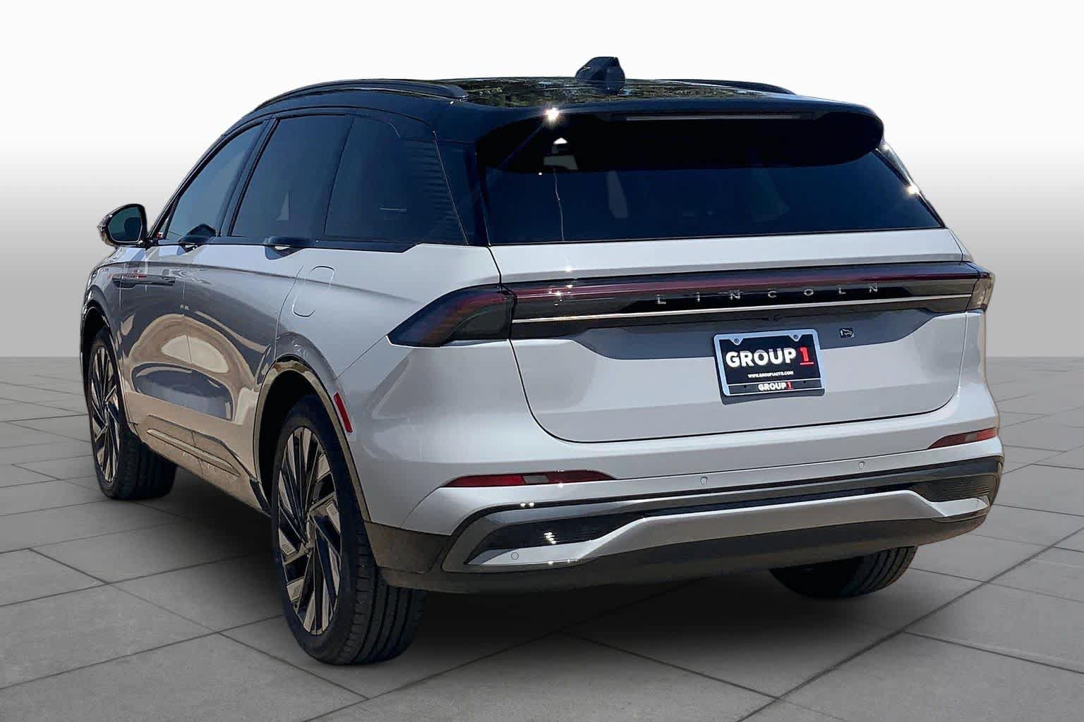 New 2026 Lincoln Nautilus Reserve w/ Jet Appearance Package AWD/4WD image 12