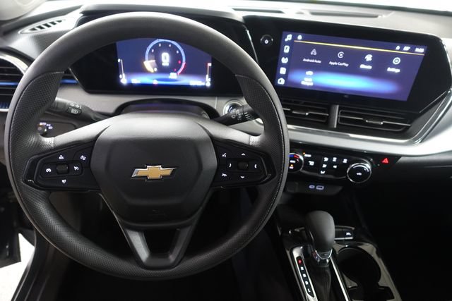 Used 2025 Chevrolet Trax LT FWD image 12