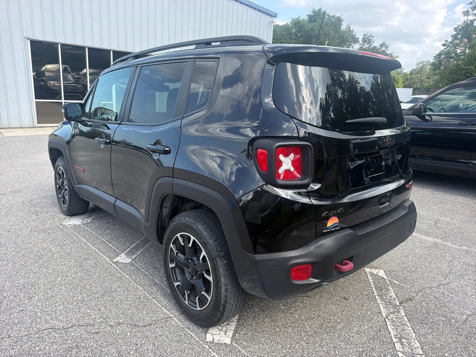 Used 2023 Jeep Renegade Trailhawk AWD/4WD image 10
