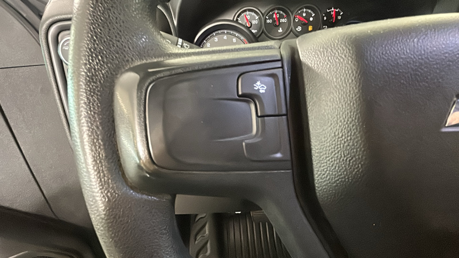 Used 2022 Chevrolet Silverado 1500 W/T w/ Trailering Package AWD/4WD image 17