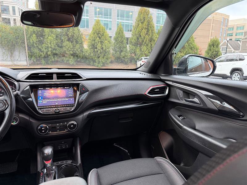 Used 2021 Chevrolet TrailBlazer RS w/ Sun and Liftgate Package image 22