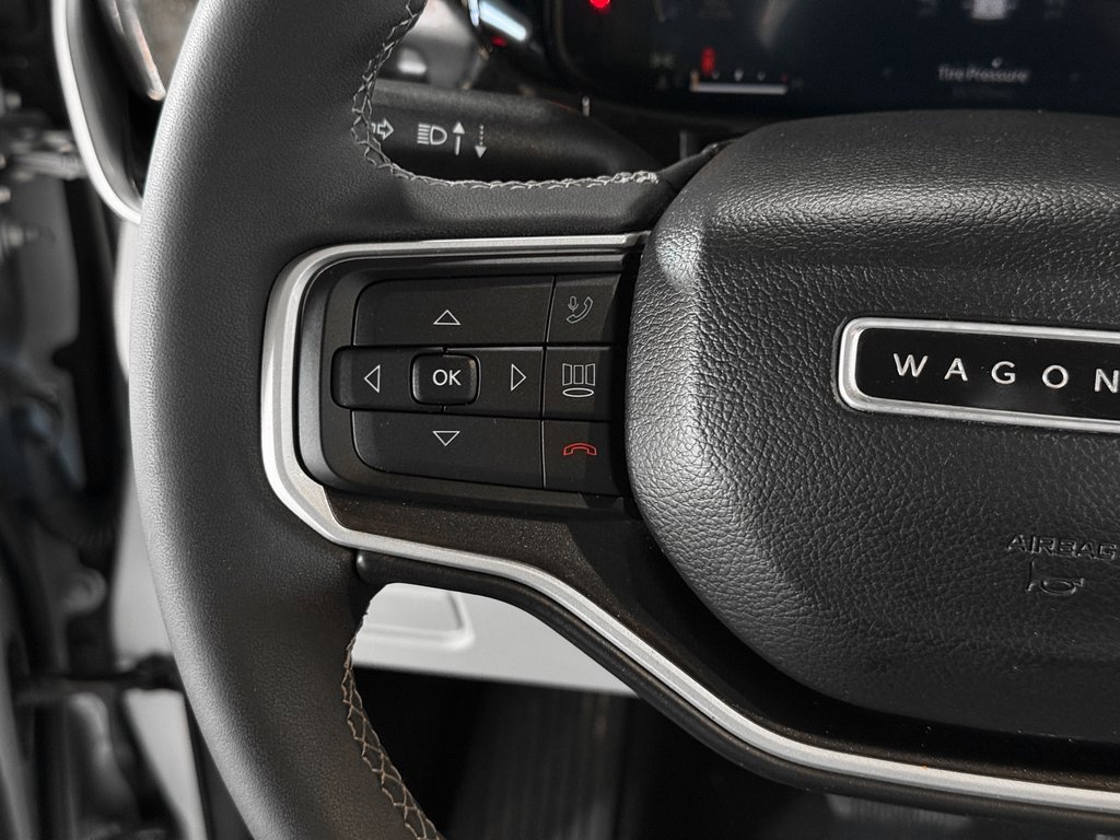 Used 2023 Jeep Wagoneer Base w/ Premium Group I image 26