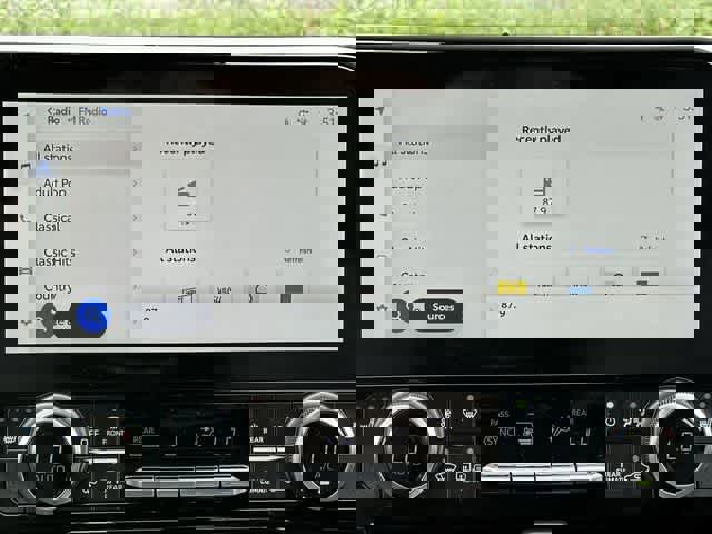 New 2024 Toyota Highlander XLE image 12