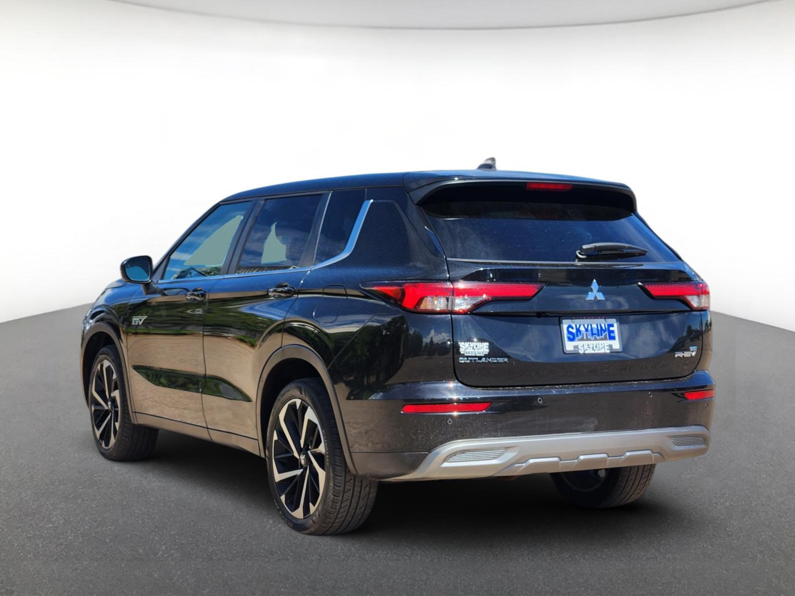 Used 2023 Mitsubishi Outlander SE AWD/4WD image 4