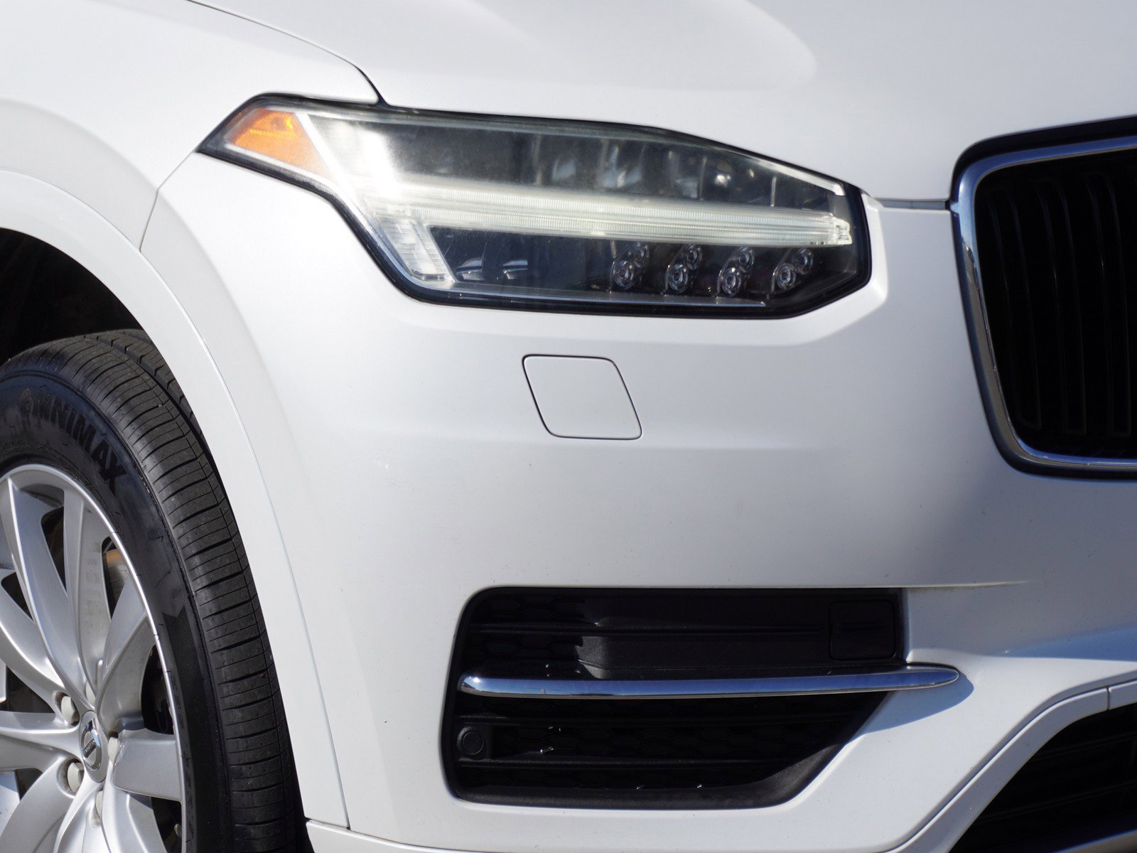 Used 2016 Volvo XC90 T6 Momentum image 3