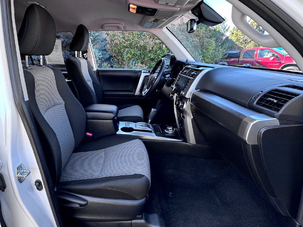 Used 2022 Toyota 4Runner SR5 AWD/4WD image 36