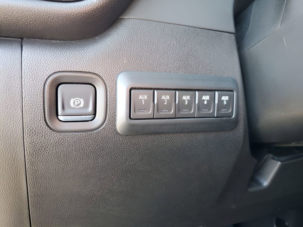 Used 2025 Chevrolet Silverado 2500 Custom w/ Custom Value Package image 33