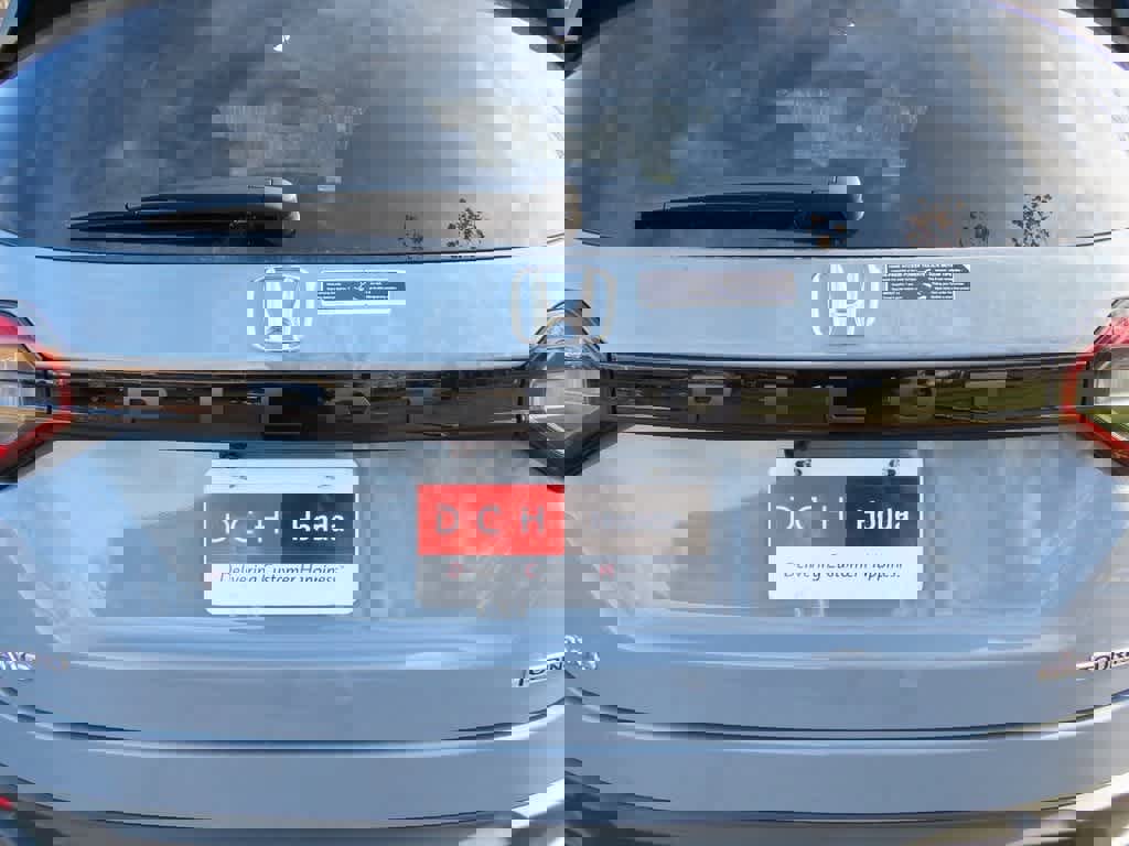 New 2025 Honda Pilot Touring image 7