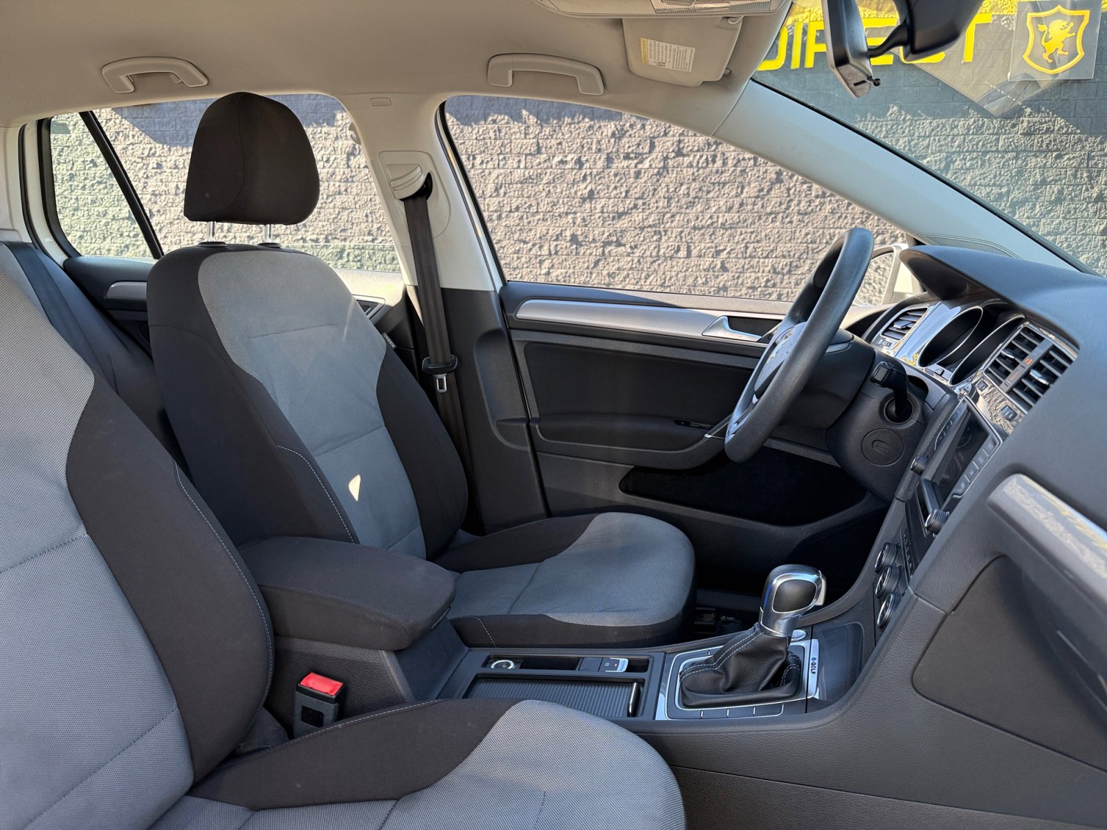 Used 2016 Volkswagen e-Golf SE w/ DC Fast Charging Package image 16