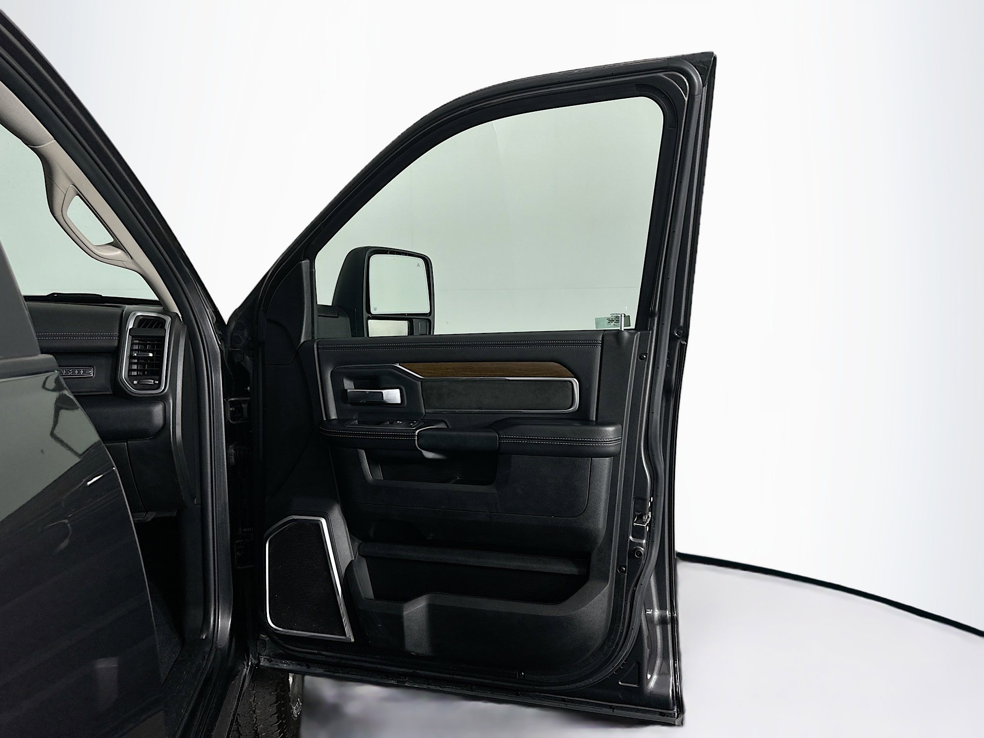 Used 2024 RAM 2500 Laramie image 32