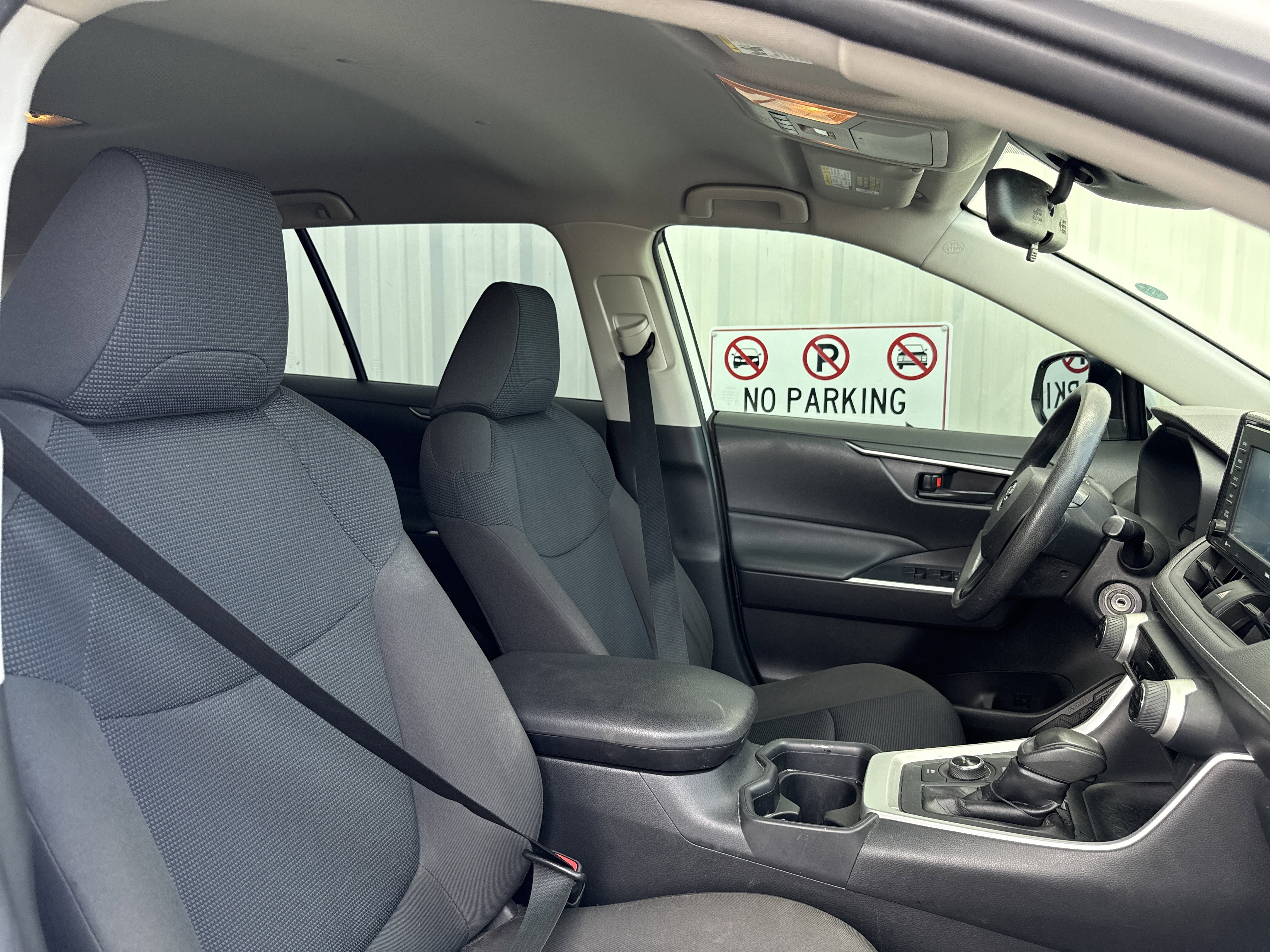 Used 2020 Toyota RAV4 LE image 30